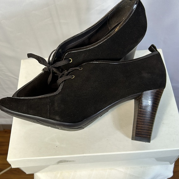 Anne Klein Brown Suede Wedge Heel Shoes Size 9 1/2M. Excellent 3 1/2 inch heel - Picture 4 of 11
